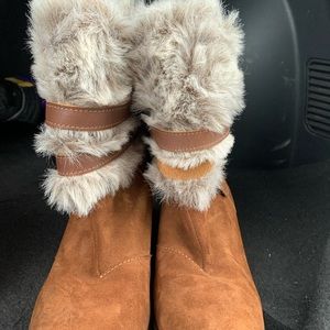 Shade Steve Madden boots with fur